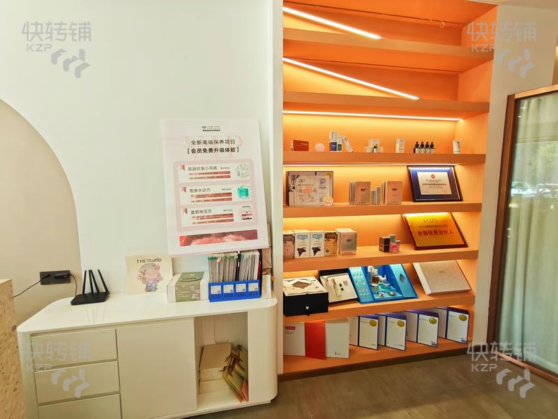 寮步’萬潤廣場‘美容院招租一樓60平做美甲美睫（也可整體轉(zhuǎn)讓）【高端住宅小區(qū)、上下兩層、帶4間房間、門口停車方便】