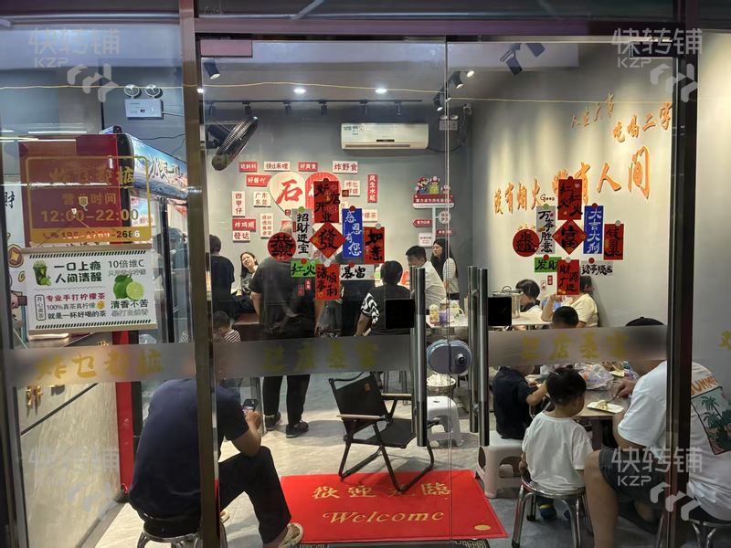 石碣“四甲中心市場”餐飲店 低價虧本一半全新精裝修轉讓， 急轉！！！人流量集中，附近工業區、公寓住宅等圍繞，全新精裝修，合適各種餐飲項目】