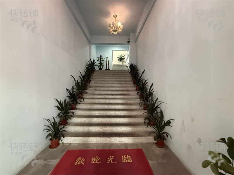 南城‘銀豐路’棋牌室轉讓/可空轉（適合餐飲）【處夜市街、人流量大、旁邊多個酒店、寫字樓、KTV】