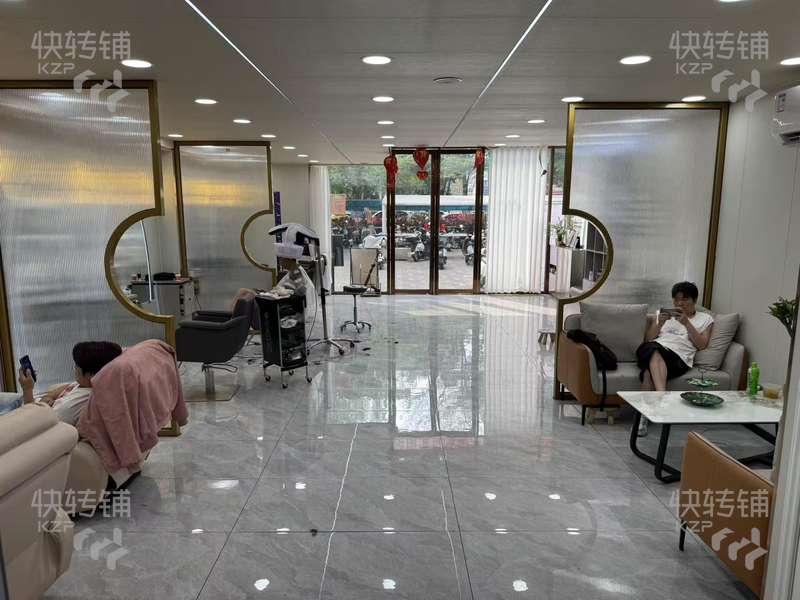 東坑‘中央松湖’美容美發綜合店轉讓【大門出入口位置，高端小區，住宅，工廠環繞，客源穩定，裝修精致】