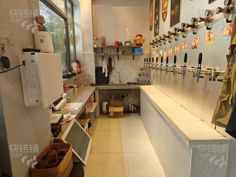 可空轉(zhuǎn)，鳳崗雁田‘精釀鮮啤店’轉(zhuǎn)讓【帶牌子生意，店內(nèi)雙門面、可做加盟代理商、也可空轉(zhuǎn)做餐飲燒烤等】