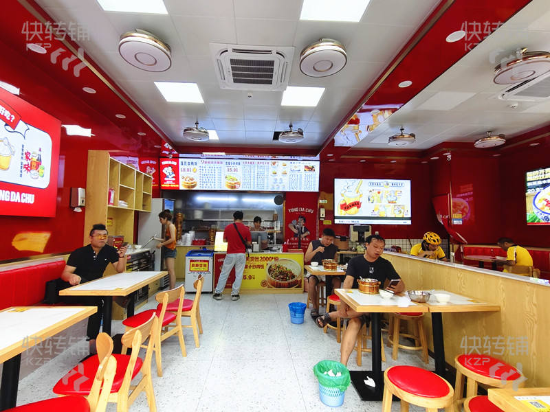 東城‘銀山大街’現(xiàn)炒木桶飯轉(zhuǎn)讓【平均營業(yè)額5000+，對面萬達廣場，商業(yè)街客流量大，住宅人口密集】