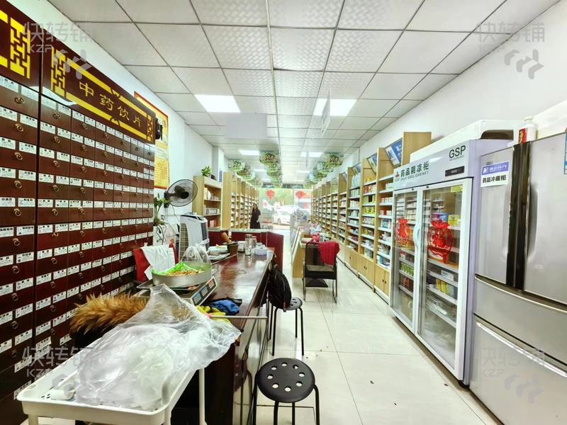 鳳崗“ 匯商花苑門口 ”藥店轉(zhuǎn)讓【2個小區(qū)出入處，十年老藥店，牌證齊全，在周邊沒有同行競爭，不愁客源】