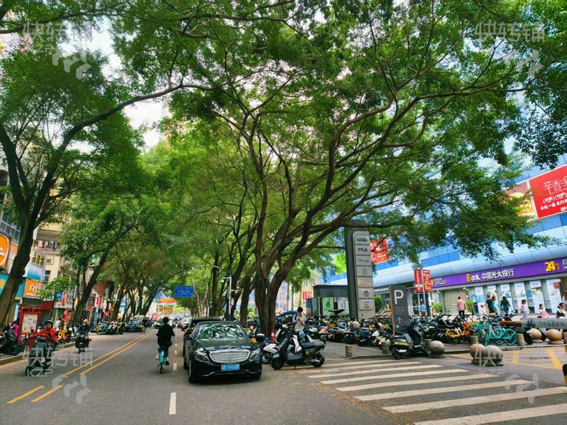 宝安新安海雅缤纷城旁火锅店转让【商场旁边、周边以写字楼、住宅区为主、豪华投入】