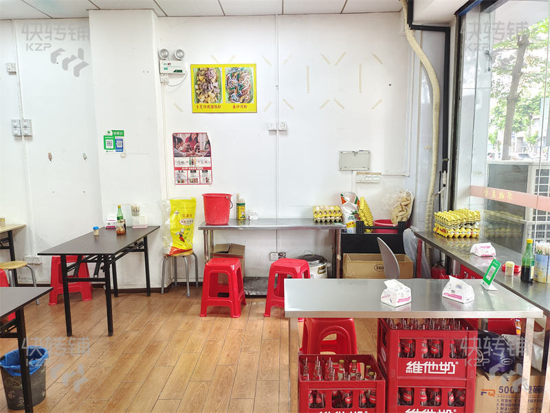 東城‘慶峰花園小區’餐飲店轉讓【6年老店、對面小區大門口、旁幼兒園、人流量大、有穩定生意、合適各種餐飲行業】