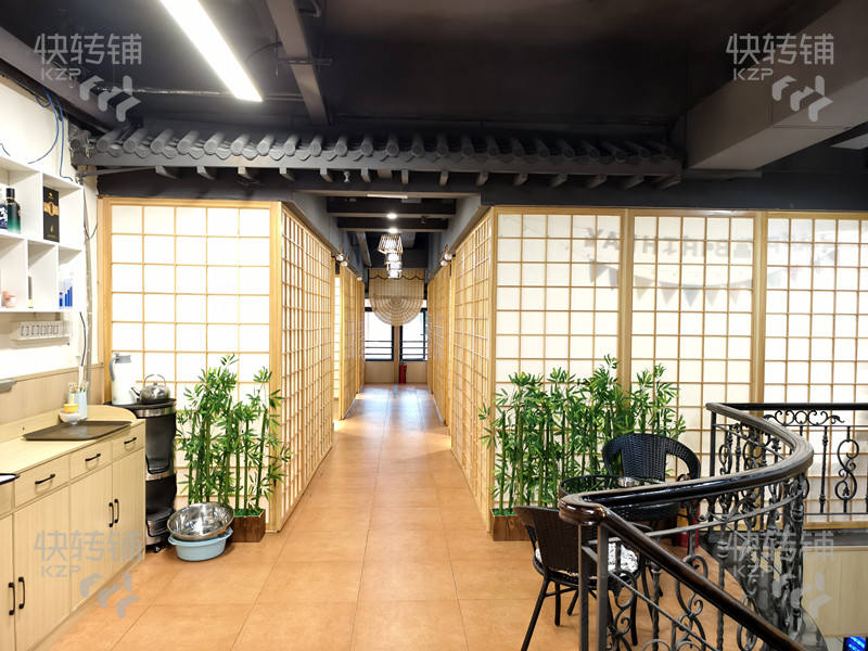 東城雍華庭‘韓國烤肉店’轉(zhuǎn)讓【經(jīng)營6年多、公交站臺后面、富人小區(qū)集中、加盟店多】