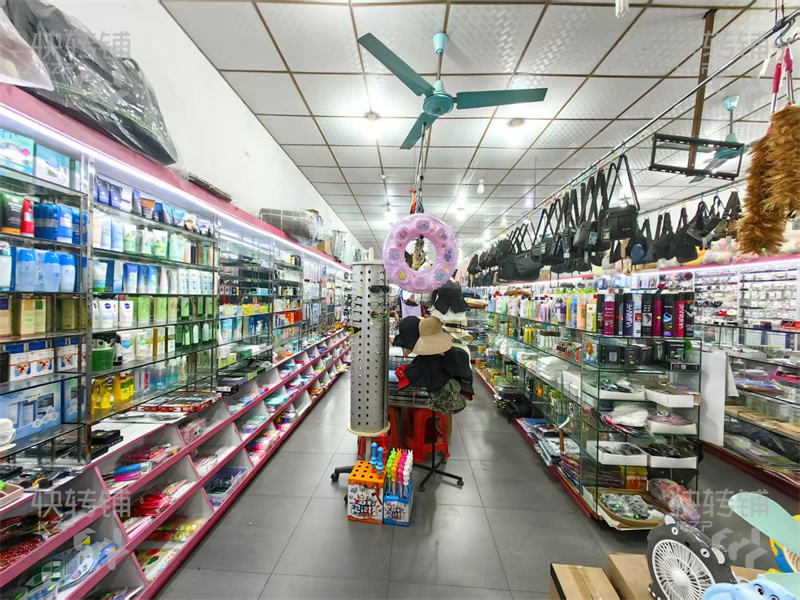 常平‘土塘商業街’百貨店/可空鋪轉讓【12年老店、樓上是金英住宿、大轉角位第二家，十字路口人流匯集處】