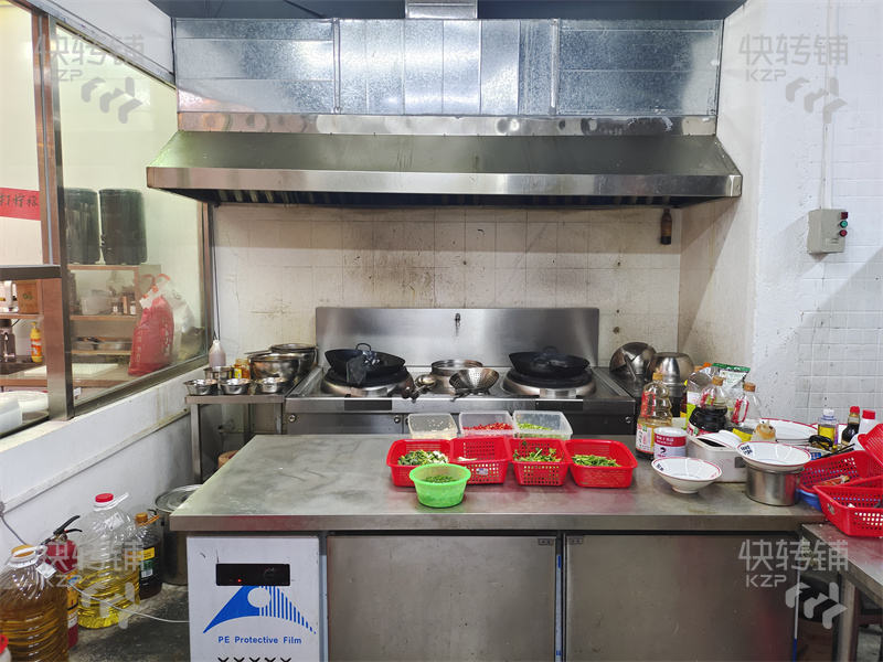 長安‘蓮峰路’餐飲店轉讓【近長安中學、大型寫字樓樓下、屬于商業街、附近住宅小區多、合適各種餐飲項目】