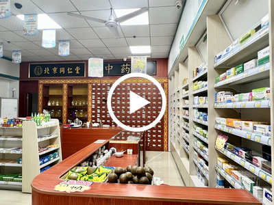 可空轉(zhuǎn)，鳳崗金鳳凰鳳芝美工業(yè)園藥店轉(zhuǎn)讓【牌證齊全，萬(wàn)人工業(yè)園區(qū)獨(dú)檔生意，不愁客源，員工宿舍樓梯入口處】