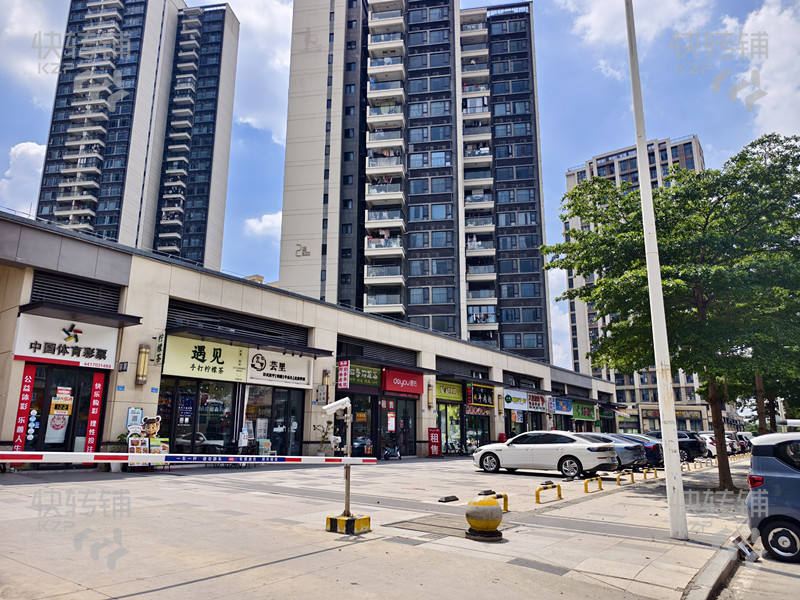 石碣卓越彌敦道‘茶飲店’轉讓/可空轉【處小區樓下、住宅密集、多個高端小區、合適各種行業】