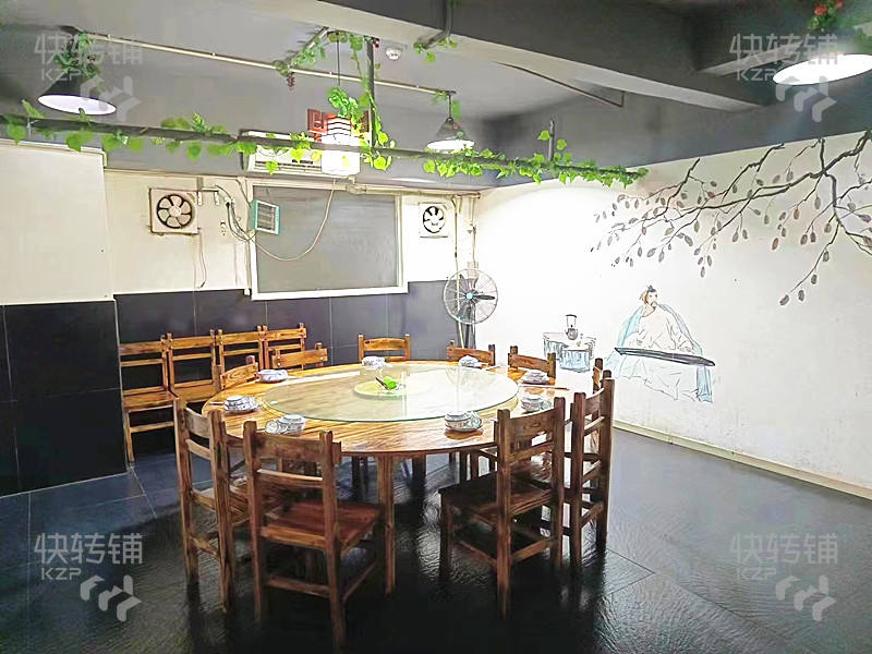 深圳觀瀾餐飲店轉讓【三叉路口處，門口停車方便，多個車位，周邊工業區和住宅密集】