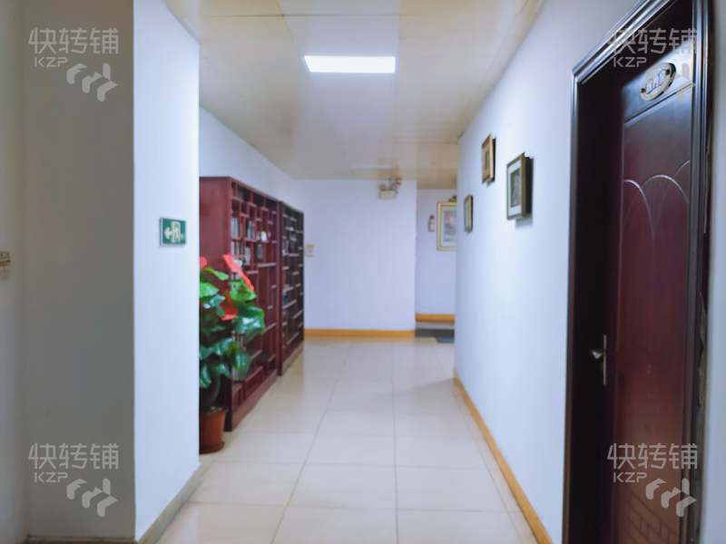 厚街珊瑚路‘咖啡西餐廳’+棋牌室轉(zhuǎn)讓【經(jīng)營20余年、路口位置、 超大招牌、多個(gè)停車位、知名度高、可空轉(zhuǎn)】