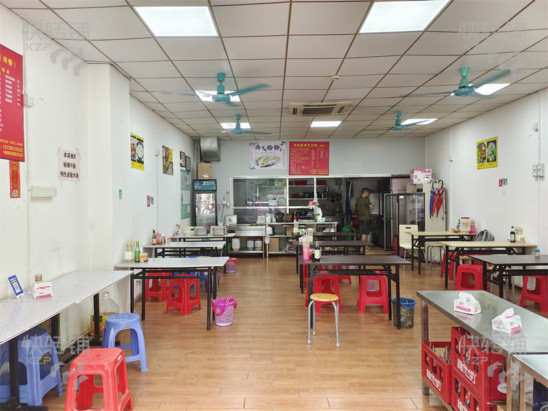 東城‘慶峰花園小區’餐飲店轉讓【6年老店、對面小區大門口、旁幼兒園、人流量大、有穩定生意、合適各種餐飲行業】