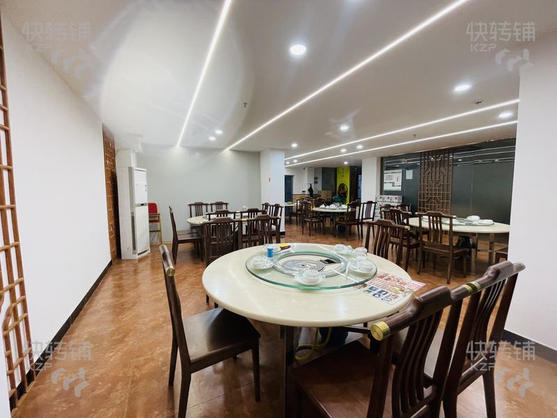 東城“光大路”餐飲轉讓【招牌醒目、裝修新，有車位，周邊住宅小區、適合各餐飲行業入駐】