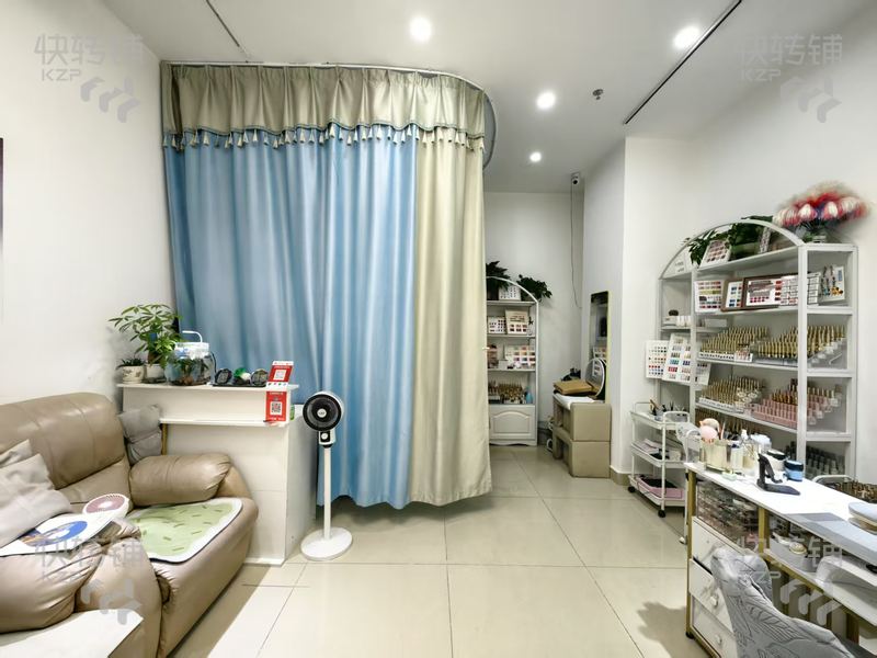 麻涌星河城市廣場‘美甲店’轉(zhuǎn)讓【經(jīng)營4年、微信客源890人+，旁邊嘉榮超市、商圈人氣旺】