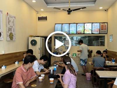 深圳寶安區(qū)餐飲店轉(zhuǎn)讓【11號地鐵終點(diǎn)站D出口處、旁邊有便利店，酒店，免費(fèi)停車場，大型工業(yè)區(qū)，對面大型花園小區(qū)】
