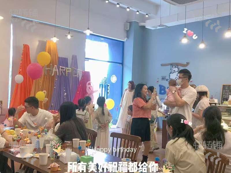 無(wú)需轉(zhuǎn)讓費(fèi)！石排水貝烘焙咖啡餐廳轉(zhuǎn)租【電子廠(chǎng)門(mén)口，對(duì)面石排產(chǎn)業(yè)園，附近有水貝工業(yè)區(qū)，時(shí)代天境小區(qū)，工業(yè)區(qū)和住宅圍繞】