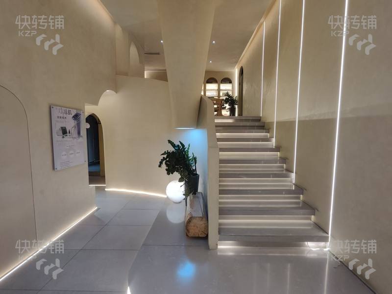 南城西平中心美容院轉讓【處商場、學校、小區旁、裝修100多萬、400多位會員】