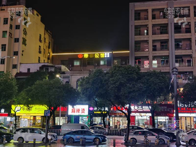 低價急轉 東坑東興中路‘四季廣場對面’木桶飯轉讓 可空轉 【鎮中心熱鬧街，人流量大，對面天虹，后面萬和，一棟三層樓，適合做任何行業】