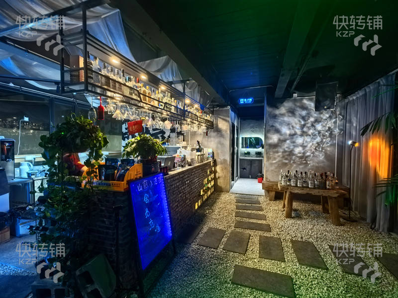 清溪三中順峰路‘小酒館’轉(zhuǎn)讓【當(dāng)?shù)鼐蹠蚩衢T地點、大王山腳下、無競爭、物流園、工業(yè)園集中、有穩(wěn)定客源】
