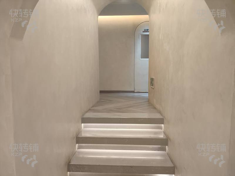 南城西平中心美容院轉讓【處商場、學校、小區旁、裝修100多萬、400多位會員】