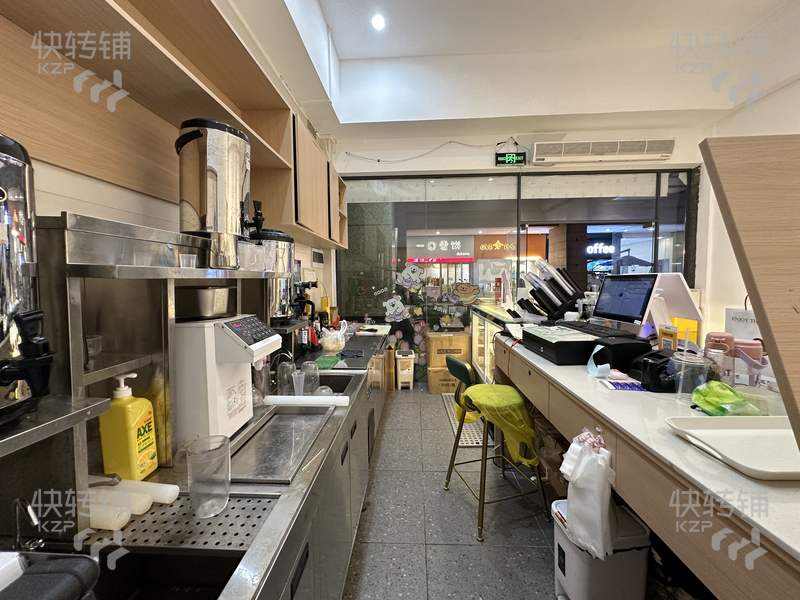 南城‘第1國際’冷飲店轉(zhuǎn)讓【匯一城商業(yè)街出入口處，緊挨著鴻福路地鐵口、國貿(mào)、周邊寫字樓大廈密集、人流旺】