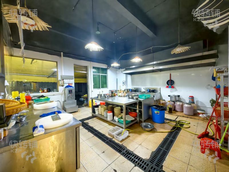 長安‘靖海東路’ 地攤酸湯火鍋店空鋪轉讓【豐潤購物廣場斜對面、對面東方雅苑小區、周邊大廠區多，停車方便】