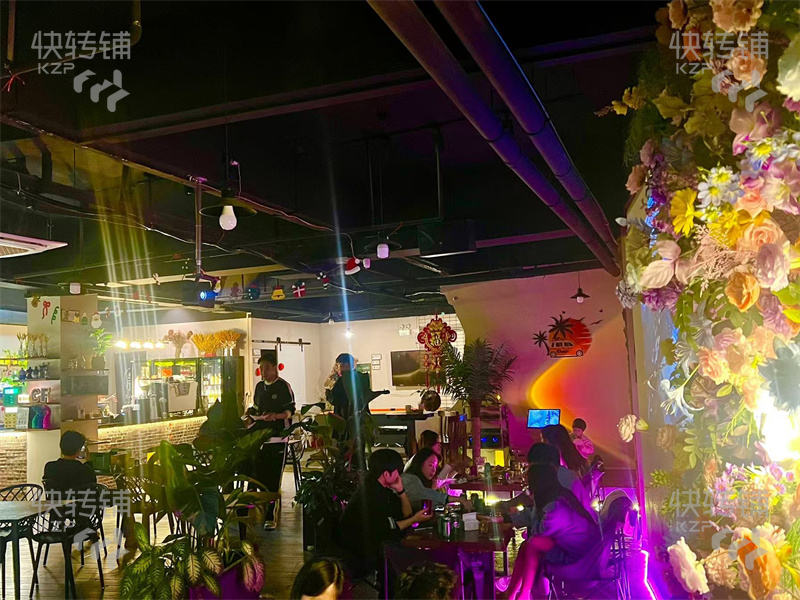 鳳崗‘錦龍小區’日咖夜酒、休閑餐吧轉讓【周邊全是高端小區，富人區，適合各種餐飲項目入駐】