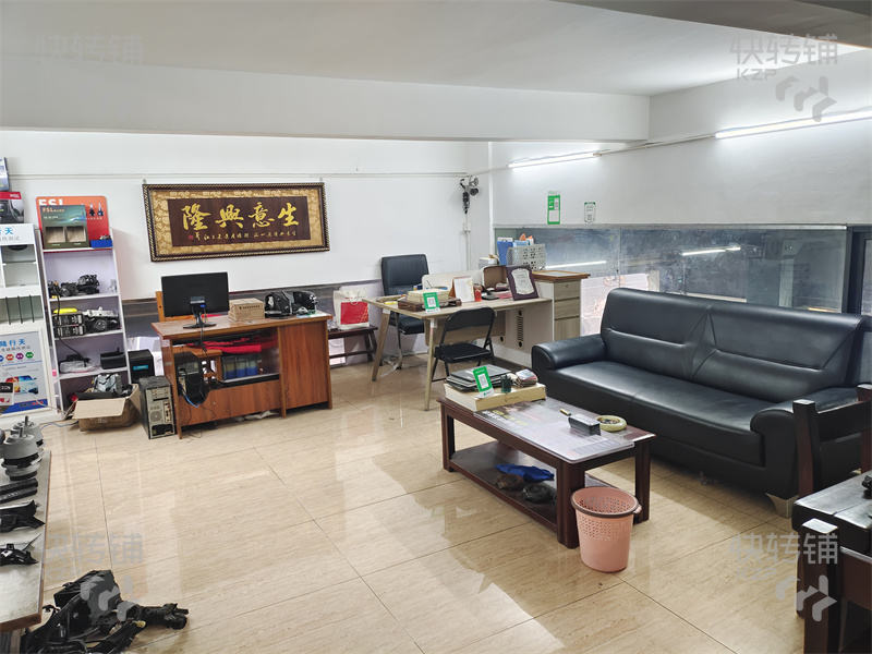 高埗‘中心大道’汽車美容維修店轉(zhuǎn)讓【十年老店、會員200-300、旁邊文化廣場、學(xué)校、工業(yè)園、住宅區(qū)多，老客戶多】