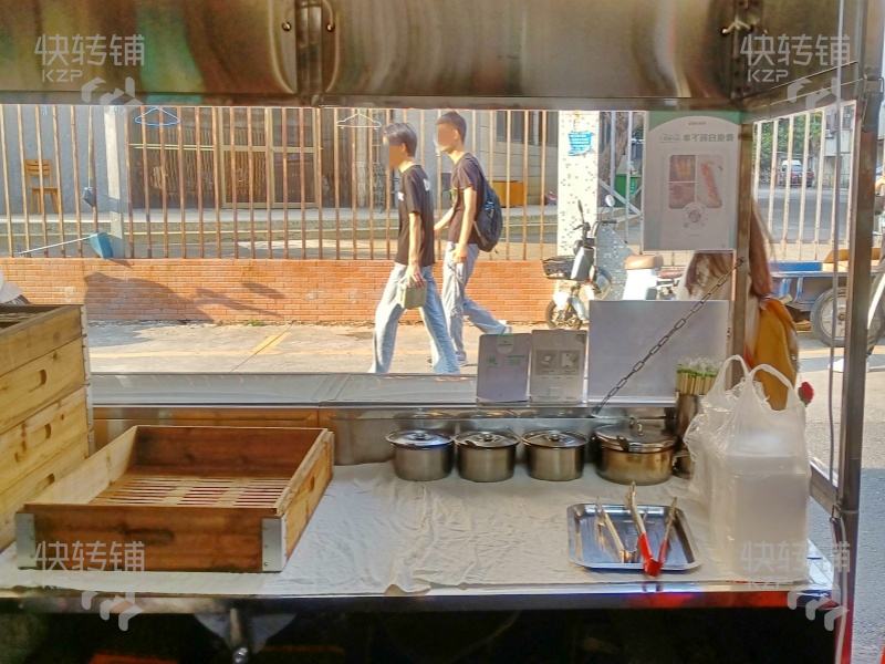 東城‘理工學院’小吃店轉讓【學生上下課經過路段、住宅區宿舍樓、租金便宜、無行業限制】