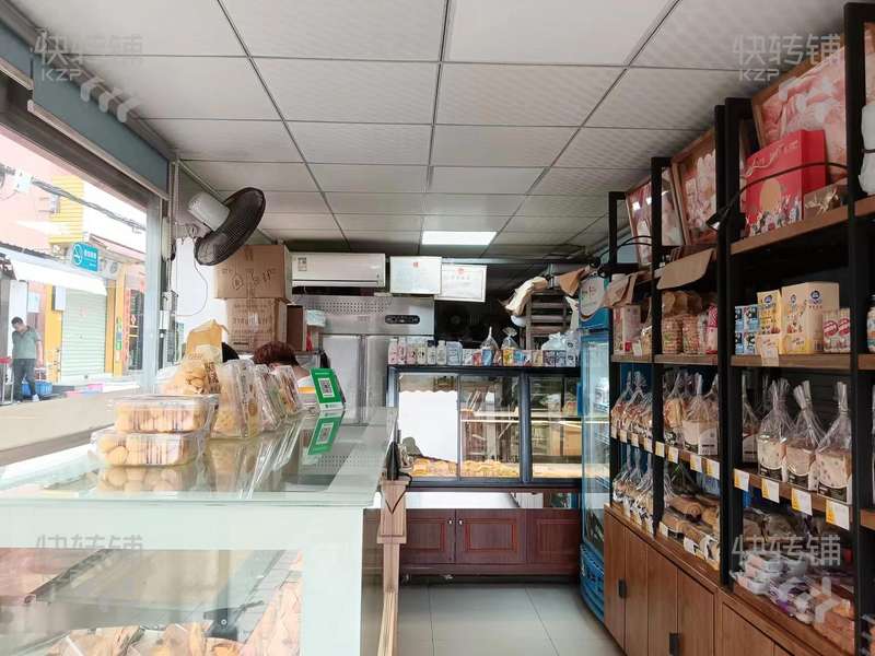 寮步‘繆邊綜合市場門口’烘焙店轉(zhuǎn)讓【市場出入口店，招牌醒目，人流量大，也可空鋪，合適各種項(xiàng)目】