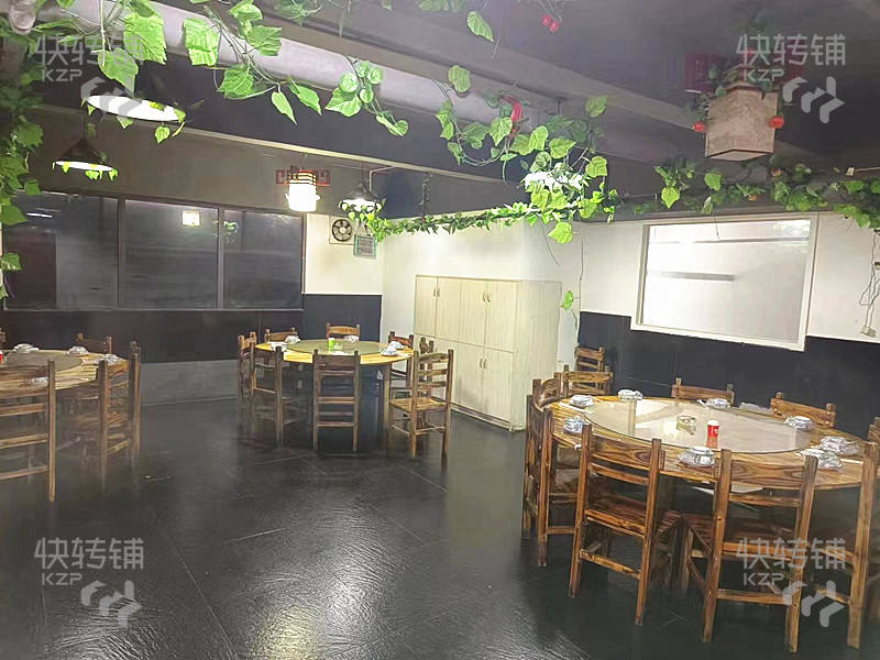 深圳觀瀾餐飲店轉讓【三叉路口處，門口停車方便，多個車位，周邊工業區和住宅密集】