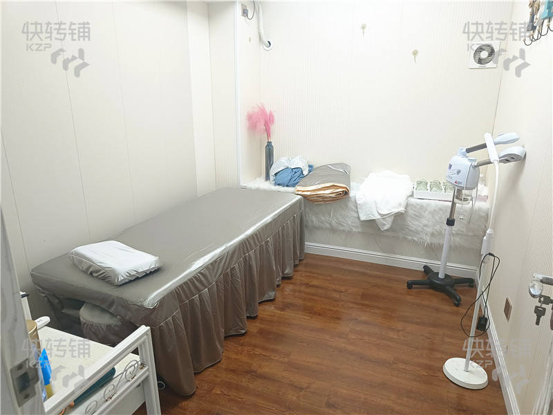 長安‘新安二路’美容院轉讓【經營4年多、客源多、生意穩定、正對商場門口、住宅樓、寫字樓密集】