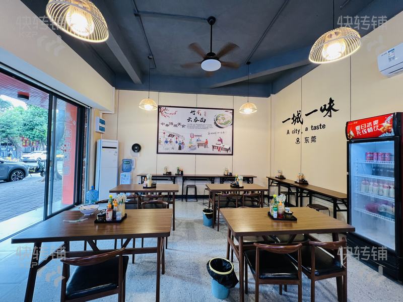 東城‘上三杞新村’快餐店轉讓【臨街鋪面、生意穩定、全新精裝修，可經營奶茶小吃、快餐】