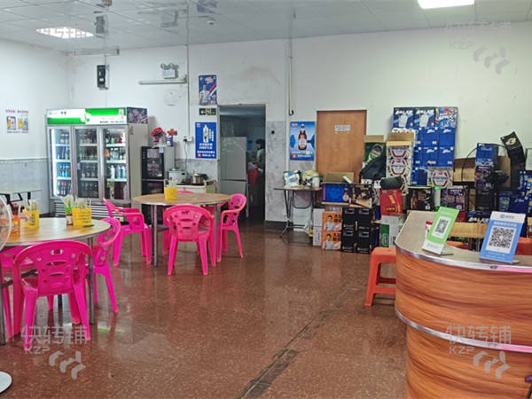 橋頭“嶺頭廣場”燒烤店轉讓【雙面門，全新裝修，樓上公寓住宅，消費集中，合適各種餐飲項目】