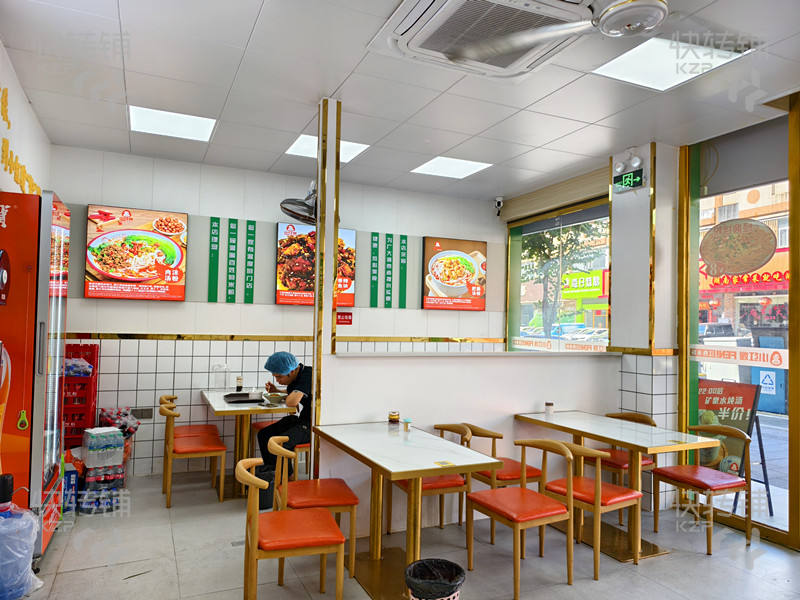 深圳龍崗四聯路餐廳轉讓【正對面隆盛花園、學校、住宅集中、加盟行業店鋪多】