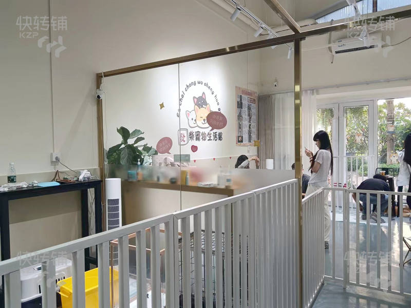 低價急轉！！！常平綠地商業廣場空鋪轉讓【上下兩層半，附近小區住宅、商場等圍繞，全新精裝修，同行接手即可營業，可空鋪】