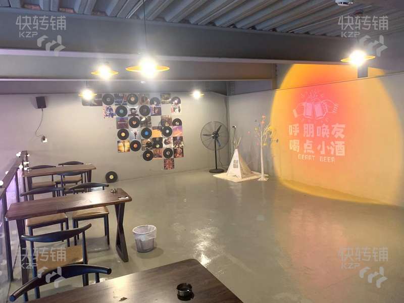 常平天虹烤吧轉讓【住宅小區寫字樓圍繞、周邊商場酒店、人流量大、設備齊全】可空轉
