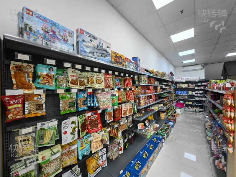 寮步康城假日小區入口空鋪3.8w急轉【小區門口，適合做任何行業，二樓可以住人/棋牌室】