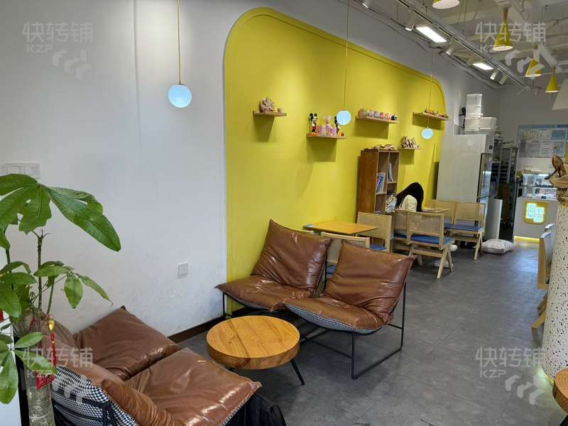 松山湖知名烘焙店轉(zhuǎn)讓【濱湖萬(wàn)科里、中高端消費(fèi)、小區(qū)環(huán)繞，人流量大】