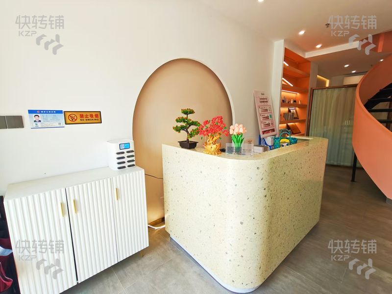 寮步’萬潤廣場‘美容院招租一樓60平做美甲美睫（也可整體轉(zhuǎn)讓）【高端住宅小區(qū)、上下兩層、帶4間房間、門口停車方便】
