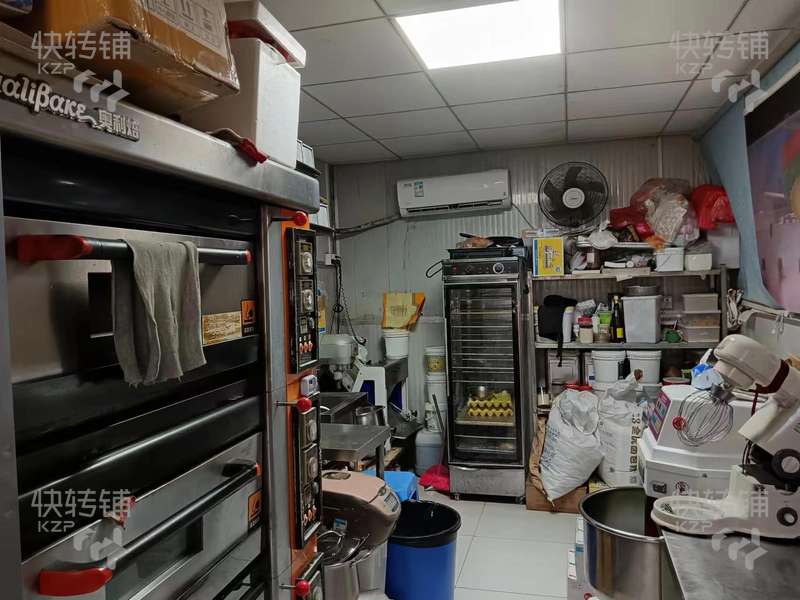 寮步‘繆邊綜合市場門口’烘焙店轉(zhuǎn)讓【市場出入口店，招牌醒目，人流量大，也可空鋪，合適各種項(xiàng)目】