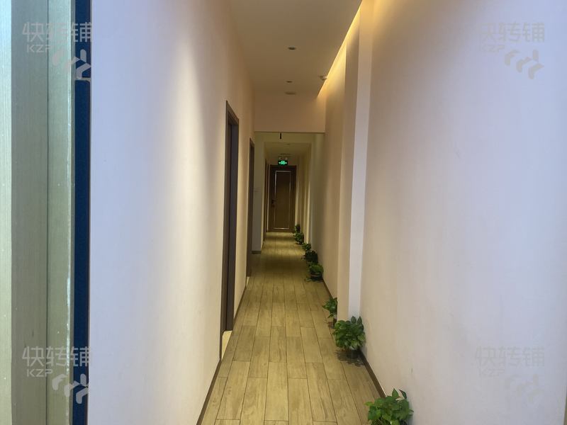東城石井采耳養生店轉讓【小區住宅樓環繞，位置地段優勢大，裝修精美舒適，交通停車方便】