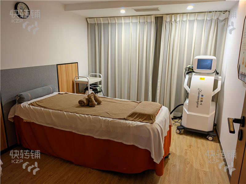 南城金域华府高端美容会所招募合伙丨合作【正对面万象府小区，旁边是中天广场和风景街、周边都是高端小区和办公楼、会员200+】
