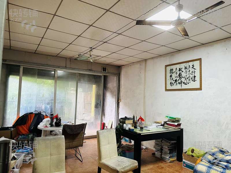 虎門‘連升中路’汽車美容養(yǎng)護(hù)店轉(zhuǎn)讓【經(jīng)營12年、處地標(biāo)廣場旁、生意穩(wěn)定、周邊多個(gè)車位】