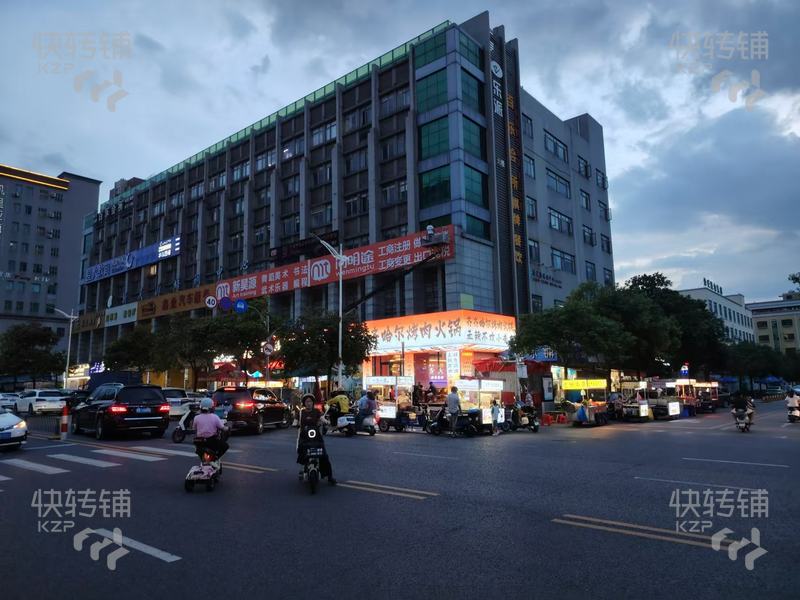 大嶺山“金地格林‘烤肉店轉(zhuǎn)讓/可招租【路口轉(zhuǎn)角位置、正對金地格林小區(qū)、精裝修、周邊小區(qū)環(huán)繞】