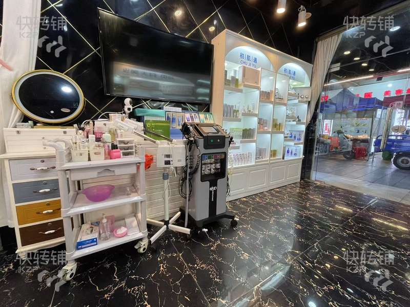 茶山盧邊廣場美容店轉或招美甲美睫合伙人，可空鋪轉【處蜜雪冰城，盧邊廣場入口處，晚上是夜市街】