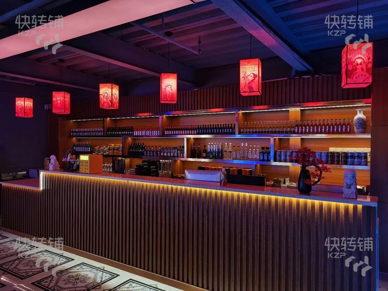 整店轉(zhuǎn)讓10萬(wàn)包含3萬(wàn)押金，厚街廣場(chǎng)‘高端豪華’小酒館轉(zhuǎn)讓/可做其他行業(yè)餐飲等等【正對(duì)中百惠購(gòu)物廣場(chǎng)、近萬(wàn)達(dá)、萬(wàn)科城市廣場(chǎng)、地鐵站幾百米，適合做餐飲】