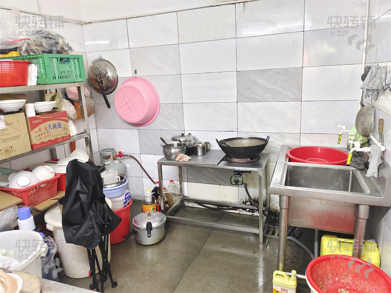 南城莞太路螺螄粉店轉讓【5年老店、酒店樓下、周邊大廈寫字樓、酒店、商場、公寓住宅多、合適做各種餐飲】可空鋪