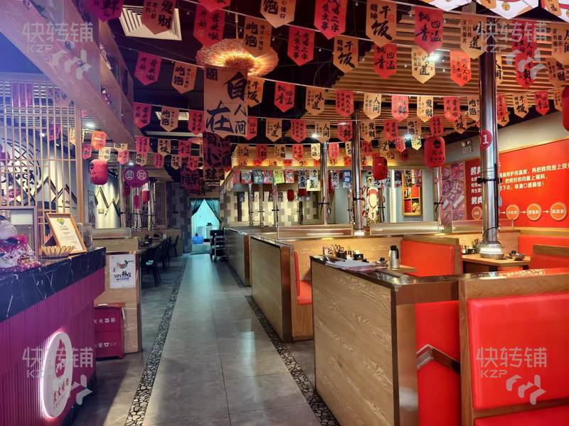 長安‘霄邊大街’炭火燒肉店3.5w低價轉讓【位鼎峰花漫城廣場、屬商場店、電梯旁、人流大，租金可談，免租期超長】
